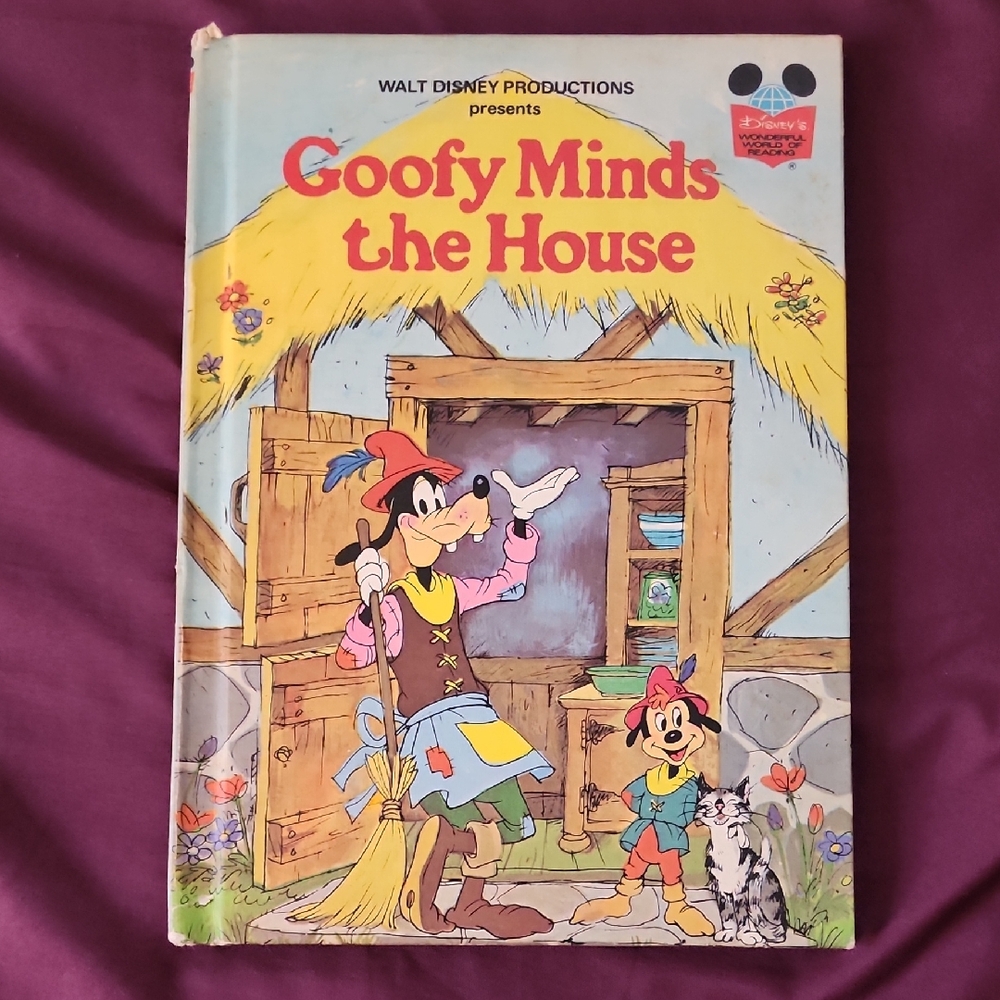 Goofy Minds the House Book